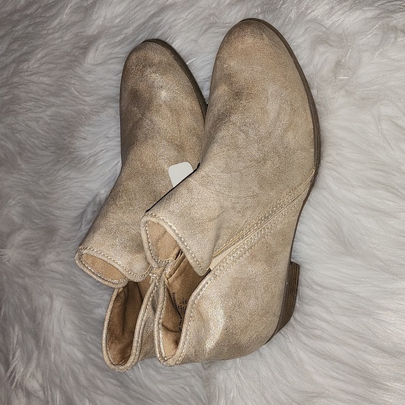 New Time & Tru Gold Ankle Boots, NWT, Size 8W - Picture 5 of 7